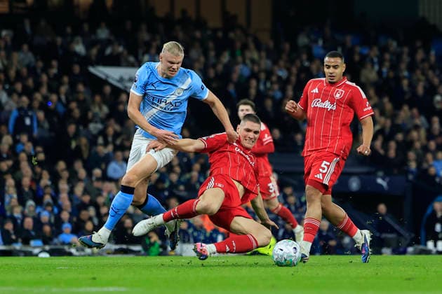 Manchester City v Nottingham Forest, Premier League Erling Haaland (9) of Manchester City and Nikola Milenkovic (31) of Nottingham Forest challenge for the ball during the Premier League match between Manchester City and Nottingham Forest at the Etihad Stadium, Manchester, UK on 4 March 2026. Manchester Etihad Stadium Manchester UK Editorial use only DataCo restrictions apply See www.football-dataco.com , Copyright: xConorxMolloyx PSI-23834-0109