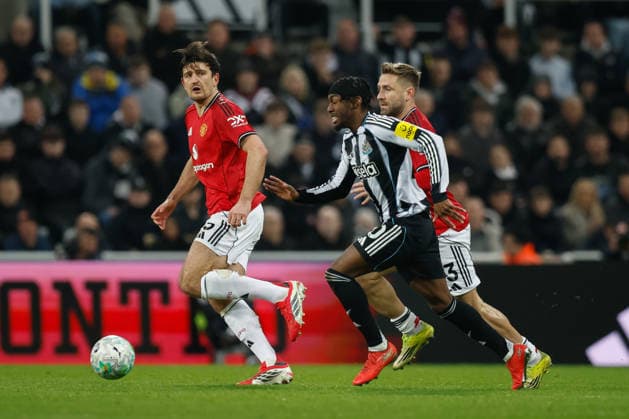 Newcastle United v Manchester United, ManU Premier League Anthony Elanga of Newcastle United under pressure from Luke Shaw and Harry Maguire of Manchester United during the Premier League match between Newcastle United and Manchester United at St. James s Park, Newcastle, UK on 4 March 2026. Newcastle St. James s Park Tyne and Wear UK Editorial use only DataCo restrictions apply See www.football-dataco.com , Copyright: xCraigxCowanx PSI-23835-0175