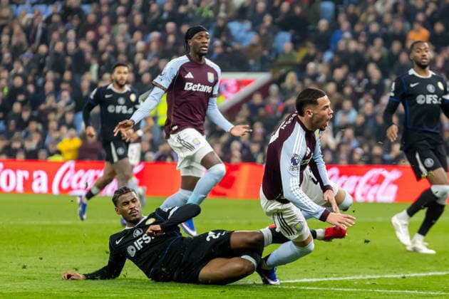 Aston Villa v Chelsea, Premier League Chelsea defender Jorrel Hato (21) makes a tackle on Aston Villa midfielder Morgan Rogers (27) during the Premier League match between Aston Villa and Chelsea at Villa Park, Birmingham, UK on 4 March 2026. Birmingham Villa Park West Midlands UK Editorial use only DataCo restrictions apply See www.football-dataco.com , Copyright: xManjitxNarotrax PSI-23838-0155