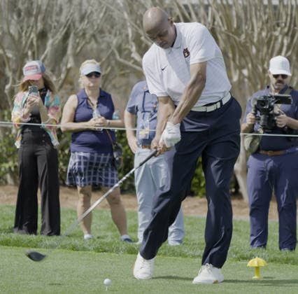 March 4, 2026, Orlando, Florida, USA: Former NBA, Basketball Herren, USA player Charles Barkley tees off the first hole during the Arnold Palmer Invitational Pro-Am presented by Mastercard at Bay Hill Club & Lodge. Orlando USA - ZUMAw109 20260304_fap_w109_018 Copyright: xDebbyxWongx