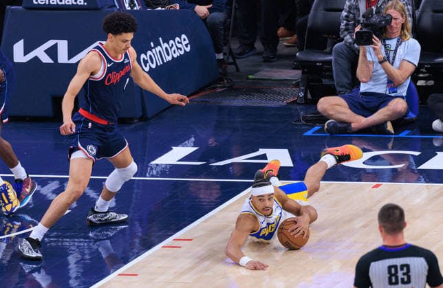 March 4, 2026, Inglewood, California, USA: Andrew Nembhard 2 of the Indiana Pacers goes down with the ball during a regular season NBA, Basketball Herren, USA game against the Los Angeles Clippers on Wednesday March 4, 2026 at Intuit Dome Arena in Inglewood, California. JAVIER ROJAS PI Inglewood USA - ZUMAp124 20260304_zaa_p124_049 Copyright: xJavierxRojasx