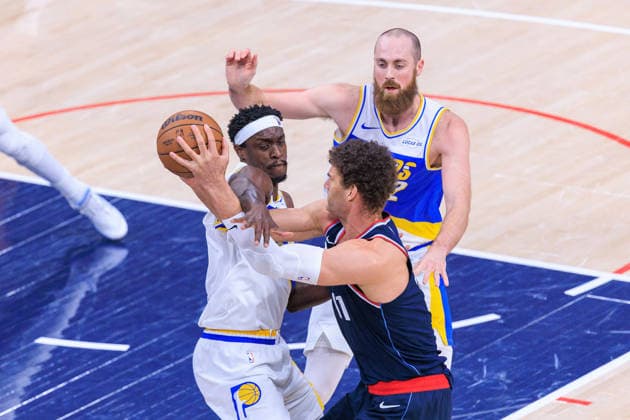 March 4, 2026, Inglewood, California, USA: Brook Lopez 11 of the Los Angeles Clippers is fouled by Pascal Siakam 43 of the Indiana Pacers as he goes for a shot during a 2026 NBA, Basketball Herren, USA regular season game on Wednesday March 4, 2026 at Intuit Dome Arena in Inglewood, California. JAVIER ROJAS PI Inglewood USA - ZUMAp124 20260304_zaa_p124_050 Copyright: xJavierxRojasx