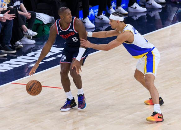 March 4, 2026, Inglewood, California, USA: Andrew Nembhard 2 of the Indiana Pacers guards Kris Dunn 8 of the Los Angeles Clippers during their regular season NBA, Basketball Herren, USA game on Wednesday March 4, 2026 at Intuit Dome in Inglewood, California. Clippers defeat Pacers, 130-107. ARIANA RUIZ PI Inglewood USA - ZUMAp124 20260304_zaa_p124_079 Copyright: xArianaxRuizx