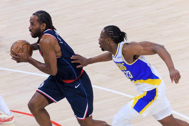 March 4, 2026, Inglewood, California, USA: Kawhi Leonard 2 of the Los Angeles Clippers drives past Aaron Nesmith 23 of the Indiana Pacers during their regular season NBA, Basketball Herren, USA game on Wednesday March 4, 2026 at Intuit Dome in Inglewood, California. Clippers defeat Pacers, 130-107. ARIANA RUIZ PI Clippers Vs. Pacers  - ZUMAp124 20260304_zaa_p124_074 Copyright: xArianaxRuizx