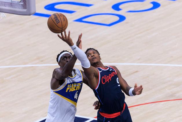 March 4, 2026, Inglewood, California, USA: Bennedict Mathurin 9 of the Los Angeles Clippers performs a layup as Pascal Siakam 43 of the Indiana Pacers defends the basket during their regular season NBA, Basketball Herren, USA game on Wednesday March 4, 2026 at Intuit Dome in Inglewood, California. Clippers defeat Pacers, 130-107. ARIANA RUIZ PI Clippers Vs. Pacers  - ZUMAp124 20260304_zaa_p124_077 Copyright: xArianaxRuizx
