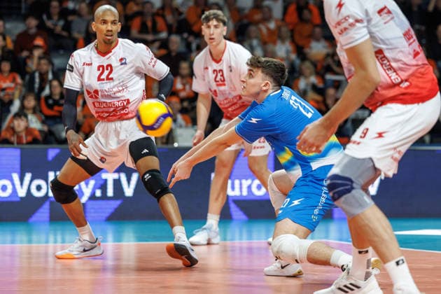 04 03 26, Berlin, Volleyball, CEV Cup quarterfinals, BR Volleys vs Volley Piacenza Luca Loreti Volley Piacenza takes the ball CEV Cup quarterfinals, BR Volleys vs Volley Piacenza