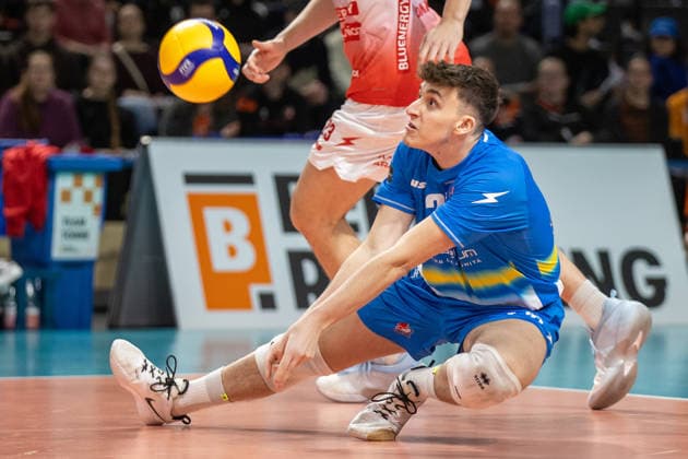 04 03 26, Berlin, Volleyball, CEV Cup quarterfinals, BR Volleys vs Volley Piacenza Daniel Iyegbekedo Volley Piacenza takes the ball CEV Cup quarterfinals, BR Volleys vs Volley Piacenza