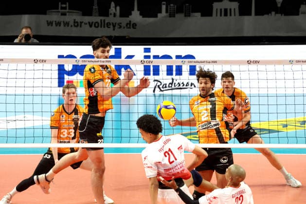 DEU, CEV Cup, BR Volleys vs Picenza Volleys, 04 03 2026, Max Schmeling Halle, Berlin, DEU, CEV Cup, BR Volleys vs Picenza Volleys, in the picture Jake Hanes BR Volleys 22 , Matthew Knigge BR Volleys 2 , Fedor Ivanov BR Volleys 33 , Ruben Schott BR Volleys 13 , Iyegbekedo Daniel Piacenza 21 , Gutierrez Miguel Piacenza 22 nordphotoxGmbHx xEngler nph00076