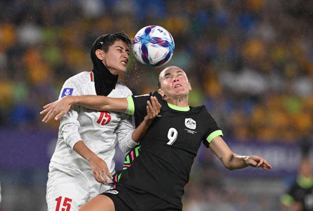 SOCCER ASIAN CUP IRAN AUSTRALIA, Mohaddeseh of Islamic Republic of Iran (l) competes with Caitlin Foord of Australia during the AFC Women™s Asian Cup Group A match between Iran and Australia at Cbus Super Stadium on the Gold Coast, Thursday, March 5, 2026. ( NO ARCHIVING, EDITORIAL USE ONLY GOLD COAST QUEENSLAND AUSTRALIA  Copyright: xDAVExHUNTx 20260305185696158703