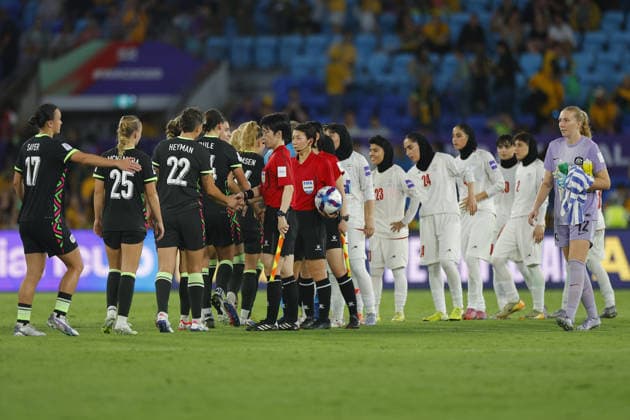 GOLD COAST, AUSTRALIA - MARCH 05 Players from both teams shake hands at the final whistle during the Womens Asian Cup match between Islamic Republic of Iran and Australia at the Gold Coast Stadium on March 05 2026 in Gold Coast, Australia Copyright: xMatthewxStarlingx xSPPx Sportspressphoto_SPR102276