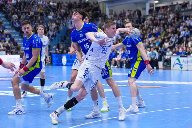 05 03 2026, xydrx, Handball, 1 HBL, VfL Gummersbach TBV Lemgo Lippe, Schwalbe Arena Niels Versteijnen TBV Lemgo Lippe 25 in duel against Miro Schluroff VfL Gummersbach 15 Photo xYannisxDreimannxPressefotoKochx Nordrhein Westfahlen Germany