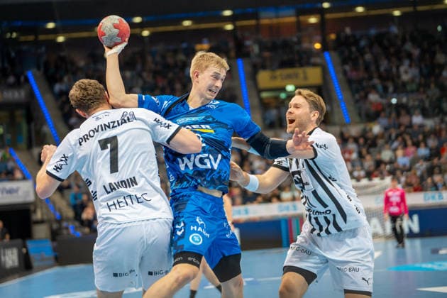 Handball I Men I Season 2025 2026 I Bundesliga I 24 Matchday I TVB Stuttgart THW Kiel I 05 03 2026 Torben Matzken 22, TVB Stuttgart in the throw, Magnus Landin Jacobsen 7, THW Kiel and Petter Overby 11, THW Kiel in defense Stuttgart Porsche Arena Baden Württemberg Germany Copyright: xLobeca MaxxPetershansx