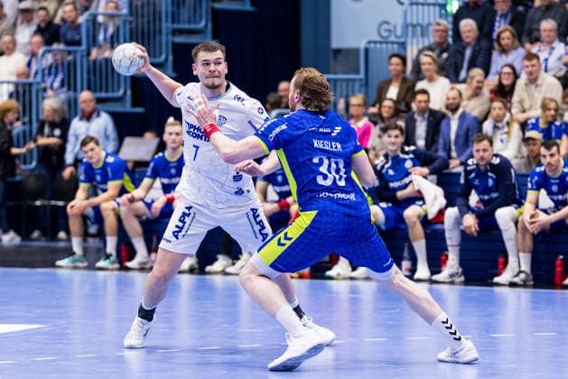 DAIKIN Handball Bundesliga VfL Gummersbach TBV Lemgo Lippe 05 03 2026 Jan Mudrow TBV Lemgo Lippe, 7 on the ball, Tom Kiesler VfL Gummersbach, 30 DAIKIN Handball Bundesliga VfL Gummersbach TBV Lemgo Lippe Gummersbach, Schwalbe arena on 05 03 2026 Copyright: xBEAUTIFULxSPORTS Wunderlx