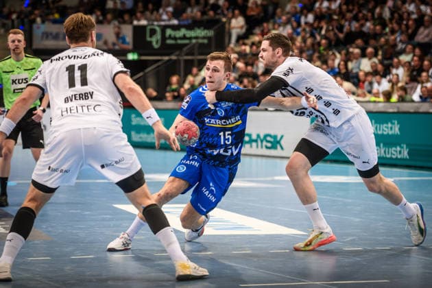 Simone Mengon TVB Stuttgart, 15 between Petter Overby THW Kiel, 11 , left and Hendrik Pekeler THW Kiel, 61 GER, TVB Stuttgart THW Kiel, DAIKIN HBL, Handball, Bundesliga, 24 Matchday, Season 2025 2026, 05 03 2026 GER, TVB Stuttgart THW Kiel, DAIKIN HBL, Handball, Bundesliga, 24 Matchday, Season 2025 2026, 05 03 2026 Stuttgart Copyright: xSandyxDinkelackerx EP_SDR