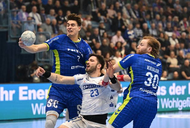 Tim Suton TBV Lemgo Lippe 23 against Julian Koester VfL Gummersbach 7 and Tom Kiesler VfL Gummersbach 30 VfL Gummersbach vs TBV Lemgo Lippe, Handball, Daikin 1 Bundesliga, 24 Matchday, Season 2025 2026, Schwalbe Arena Gummersbach, 05 03 2026 VfL Gummersbach vs TBV Lemgo Lippe, Handball, Daikin 1 Bundesliga, 24 Matchday, Season 2025 2026, Schwalbe Arena Gummersbach, 05 03 2026 Gummersbach Copyright: xEibner-Pressefoto JuergenxAugstx EP_JAT