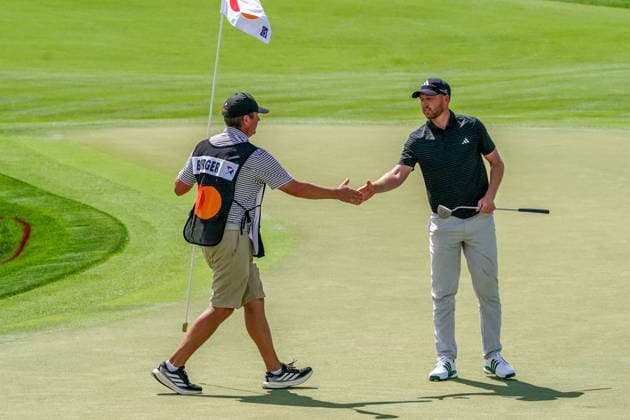 March 5, 2026, Orlando, Florida, USA: Daniel Berger (R) shakes hands with his caddie Josh Cassell on the 18th green after the first round of the Arnold Palmer Invitational Pro-Am presented by Mastercard at Bay Hill Club & Lodge. Orlando USA - ZUMAw109 20260305_fap_w109_004 Copyright: xDebbyxWongx