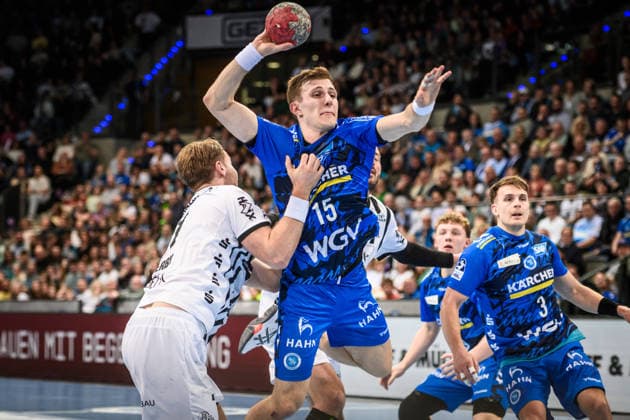 Simone Mengon TVB Stuttgart, 15 vs Petter Overby THW Kiel, 11 , left , right next to Max Haefner TVB Stuttgart, 03 GER, TVB Stuttgart THW Kiel, DAIKIN HBL, Handball, Bundesliga, 24 Matchday, Season 2025 2026, 05 03 2026 GER, TVB Stuttgart THW Kiel, DAIKIN HBL, Handball, Bundesliga, 24 Matchday, Season 2025 2026, 05 03 2026 Stuttgart Copyright: xSandyxDinkelackerx EP_SDR
