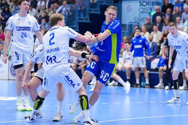 05 03 2026, xydrx, Handball, 1 HBL, VfL Gummersbach TBV Lemgo Lippe, Schwalbe Arena Lukas Hutecek TBV Lemgo Lippe 2 in duel against Tilen Kodrin VfL Gummersbach 5 Photo xYannisxDreimannxPressefotoKochx Nordrhein Westfahlen Germany