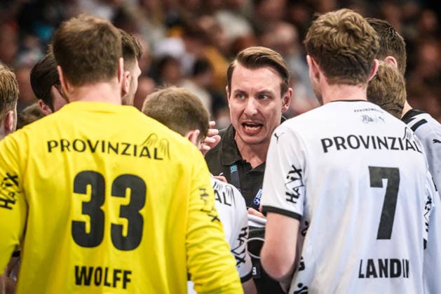 Filip Jicha THW Kiel, Coach time-out, Speech to the team GER, TVB Stuttgart THW Kiel, DAIKIN HBL, Handball, Bundesliga, Matchday 24, Season 2025 2026, 05 03 2026 GER, TVB Stuttgart THW Kiel, DAIKIN HBL, Handball, Bundesliga, Matchday 24, Season 2025 2026, 05 03 2026 Stuttgart Copyright: xSandyxDinkelackerx EP_SDR