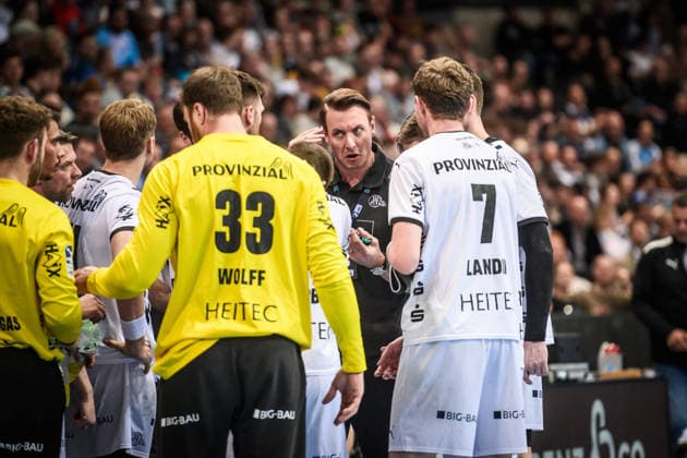 Filip Jicha THW Kiel, Coach time-out, Speech to the team its all in the head GER, TVB Stuttgart THW Kiel, DAIKIN HBL, Handball, Bundesliga, Matchday 24, Season 2025 2026, 05 03 2026 GER, TVB Stuttgart THW Kiel, DAIKIN HBL, Handball, Bundesliga, Matchday 24, Season 2025 2026, 05 03 2026 Stuttgart Copyright: xSandyxDinkelackerx EP_SDR