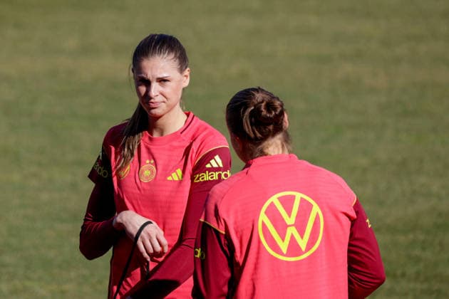 05 03 2026, xgrfx, Football Training , German womens national team v l Jule Brand, Carlotta Wamser German womens national team DFL DFB REGULATIONS PROHIBIT ANY USE OF PHOTOGRAPHS as IMAGE SEQUENCES and or QUASI VIDEO Dresden