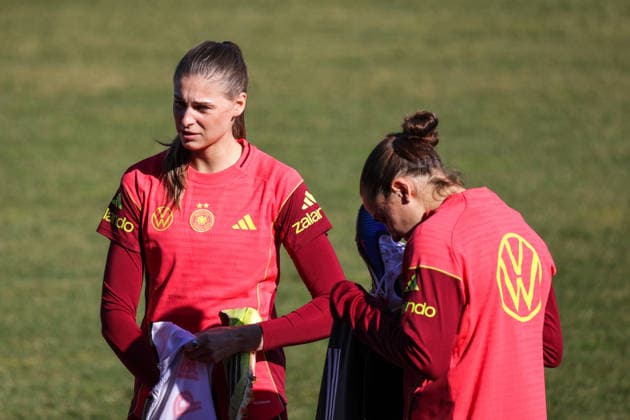 05 03 2026, xgrfx, Football Training , German womens national team v l Jule Brand, Carlotta Wamser German womens national team DFL DFB REGULATIONS PROHIBIT ANY USE OF PHOTOGRAPHS as IMAGE SEQUENCES and or QUASI VIDEO Dresden