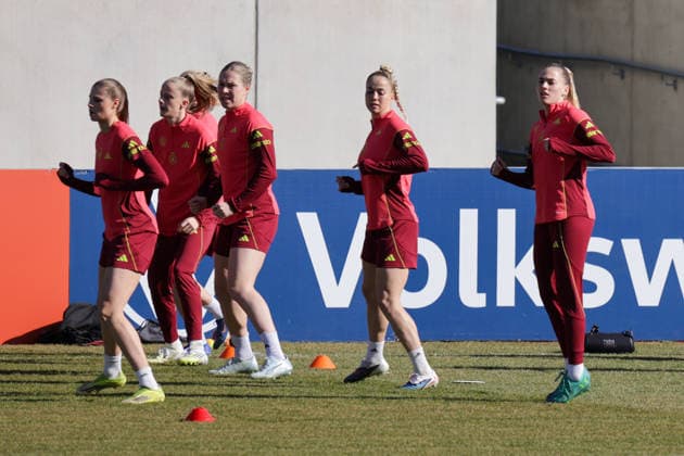 05 03 2026, xgrfx, Soccer Training , German womens national team f l Jule Brand, Vivien Endemann, Rebecca Knaak, Giulia Gwinn, Laura Freigang German womens national team DFL DFB REGULATIONS PROHIBIT ANY USE OF PHOTOGRAPHS as IMAGE SEQUENCES and or QUASI VIDEO Dresden