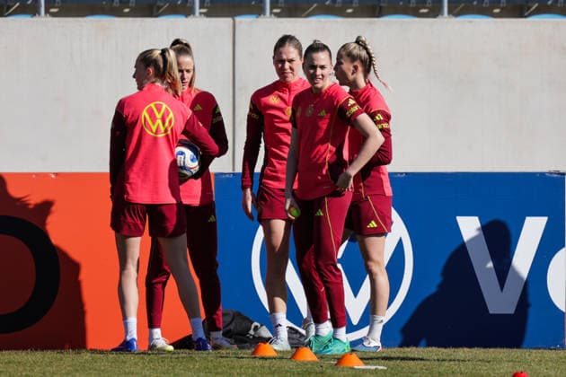 05 03 2026, xgrfx, Football Training , German womens national team f l Janina Minge, Vivien Endemann, Rebecca Knaak, Laura Freigang, Giulia Gwinn German womens national team DFL DFB REGULATIONS PROHIBIT ANY USE OF PHOTOGRAPHS as IMAGE SEQUENCES and or QUASI VIDEO Dresden