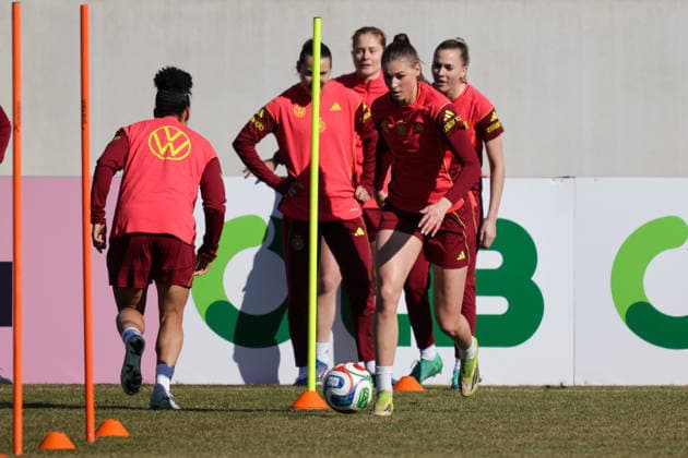 05 03 2026, xgrfx, football training , German womens national team v l Jule Brand German womens national team DFL DFB REGULATIONS PROHIBIT ANY USE OF PHOTOGRAPHS as IMAGE SEQUENCES and or QUASI VIDEO Dresden