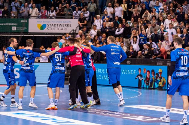 DAIKIN Handball Bundesliga TVB Stuttgart vs THW Kiel 05 03 2026 Stuttgart, GERMANY 05 March 2026 TVB players celebrate their victory after the match between TVB Stuttgart and THW Kiel on matchday 24 of the Daikin Handball Bundesliga at the Porsche Arena Copyright: xBEAUTIFULxSPORTS Steinx