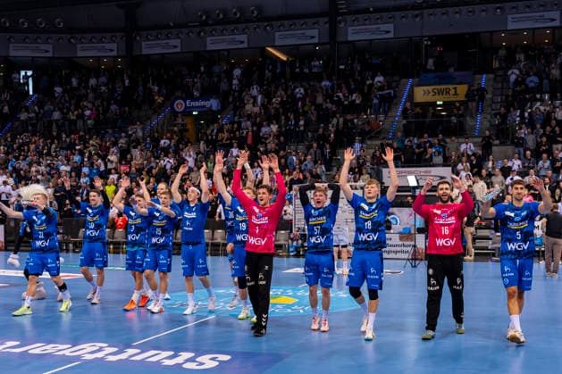 DAIKIN Handball Bundesliga TVB Stuttgart vs THW Kiel 05 03 2026 Stuttgart, GERMANY 05 March 2026 The TVB team celebrating victory after the match between TVB Stuttgart and THW Kiel on matchday 24 of the Daikin Handball Bundesliga at the Porsche Arena Copyright: xBEAUTIFULxSPORTS Steinx