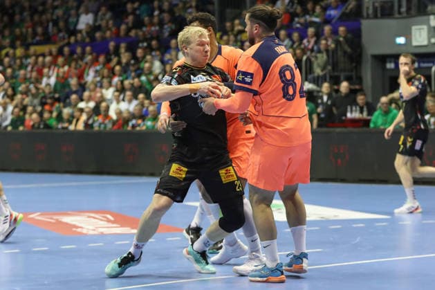 05 03 2026, xgox, Handball EHF Champions League SC Magdeburg FC Barcelona v l Timothey N guessan N guessan, Barcelona, 19 , Magnus Saugstrup Magdeburg, 23 , Luis Frade Barcelona, 82 duel, duel, fight, tackle Magdeburg