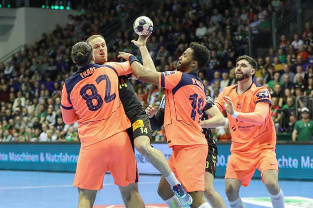 05 03 2026, xgox, Handball EHF Champions League SC Magdeburg FC Barcelona v l Luis Frade Barcelona, 82 , Omar Ingi Magnusson Magdeburg, 14 , Timothey N guessan N guessan, Barcelona, 19 duel, duel, fight, tackle Magdeburg
