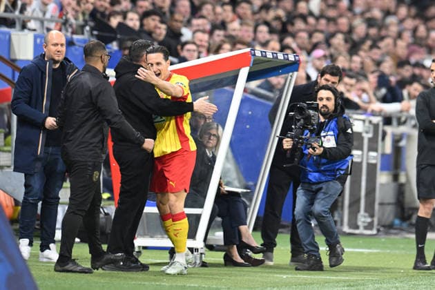 Football : Olympique lyonnais vs Lens - French Cup - 05 03 2026 Florian THAUVIN celebrates scoring goal of Lens during the French Cup Quarts final match between Olympique Lyonnais and Lens at Groupama Stadium Decines Charpieu Lyon on March 05 2026 , France LYONFrance  Copyright: xMouradxAllilix