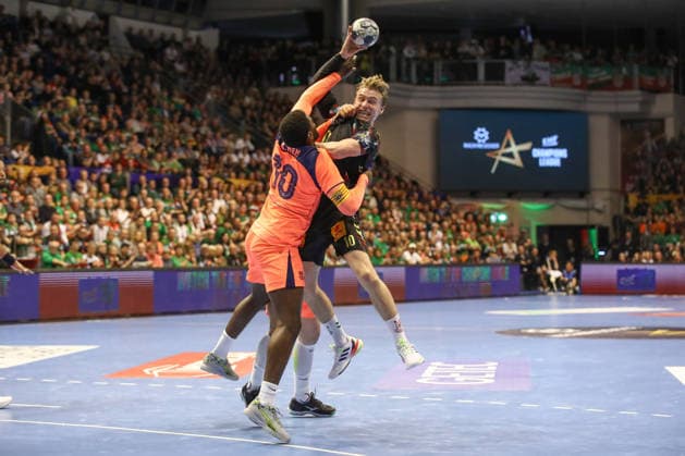05 03 2026, xtgx, Handball, EHF Champions League, SC Magdeburg FC Barcelona v l Dika Mem Barcelona, 10 , Gisli Thorgeir Kristjansson Magdeburg, 10 duel, duel, fight, tackle Magdeubrg