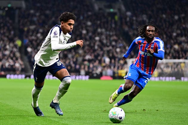 Tottenham Hotspur v Crystal Palace, Premier League Tottenham Hotspur defender Souza (38) and Crystal Palace forward Evann Guessand (29) during the Premier League match between Tottenham Hotspur and Crystal Palace at Tottenham Hotspur Stadium, London, UK on 5 March 2026. London Tottenham Hotspur Stadium London UK Editorial use only DataCo restrictions apply See www.football-dataco.com , Copyright: xPaulxBockingx PSI-23839-0059