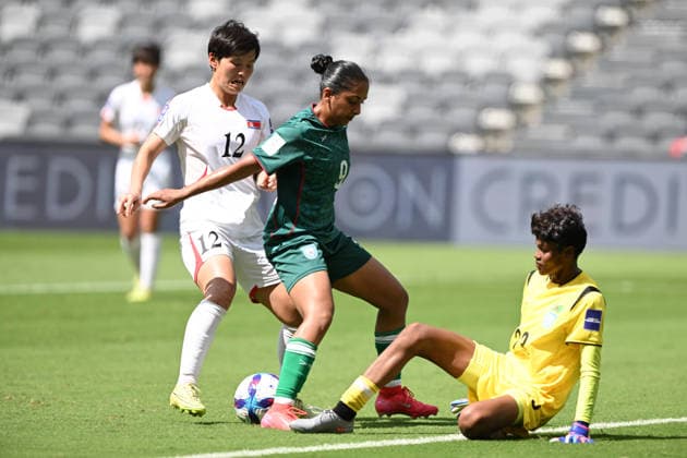 SOCCER ASIAN CUP BANGLADESH NORTH KOREA, Rania Sidiqi Anika of Bangladesh holds back Hong Song Ok of North Korea as Mile Akter of Bangladesh comes out from goal during the AFC Women™s Asian Cup Group B match between Bangladesh and North Korea at CommBank Stadium in Sydney, Friday, March 6, 2026. ( NO ARCHIVING, EDITORIAL USE ONLY SYDNEY NEW SOUTH WALES AUSTRALIA  Copyright: xDEANxLEWINSx 20260306160966946532