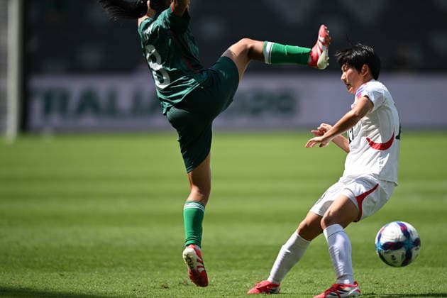 SOCCER ASIAN CUP BANGLADESH NORTH KOREA, Sin Hyang of North Korea avoids a high boot from Maria Manda of Bangladesh during the AFC Women™s Asian Cup Group B match between Bangladesh and North Korea at CommBank Stadium in Sydney, Friday, March 6, 2026. ( NO ARCHIVING, EDITORIAL USE ONLY SYDNEY NEW SOUTH WALES AUSTRALIA  Copyright: xDEANxLEWINSx 20260306130933132279