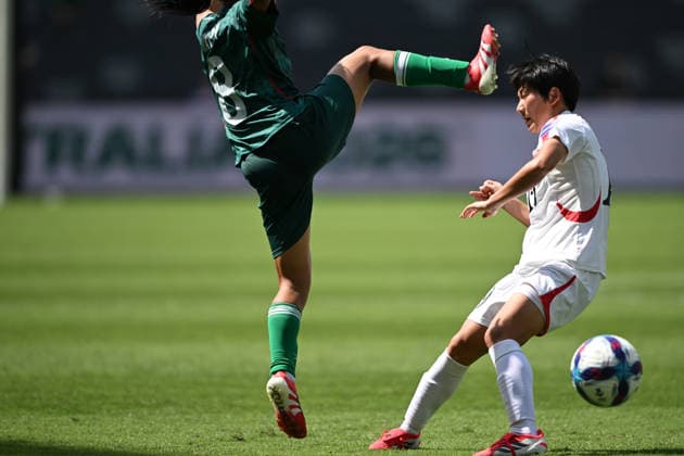 SOCCER ASIAN CUP BANGLADESH NORTH KOREA, Sin Hyang of North Korea avoids a high boot from Maria Manda of Bangladesh during the AFC Women™s Asian Cup Group B match between Bangladesh and North Korea at CommBank Stadium in Sydney, Friday, March 6, 2026. ( NO ARCHIVING, EDITORIAL USE ONLY SYDNEY NEW SOUTH WALES AUSTRALIA  Copyright: xDEANxLEWINSx 20260306146741782253