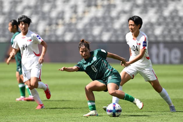 SOCCER ASIAN CUP BANGLADESH NORTH KOREA, Ri Song A of North Korea and Monika Chakma of Bangladesh during the AFC Women™s Asian Cup Group B match between Bangladesh and North Korea at CommBank Stadium in Sydney, Friday, March 6, 2026. ( NO ARCHIVING, EDITORIAL USE ONLY SYDNEY NEW SOUTH WALES AUSTRALIA  Copyright: xDEANxLEWINSx 20260306143059993160