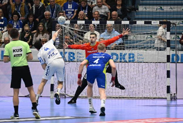 Samuel Zehnder TBV Lemgo Lippe 4 at 7 meters against Dominik Kuzmanovic VfL Gummersbach 1 VfL Gummersbach vs TBV Lemgo Lippe, Handball, Daikin 1 Bundesliga, 24 Matchday, Season 2025 2026, Schwalbe Arena Gummersbach, 05 03 2026 VfL Gummersbach vs TBV Lemgo Lippe, Handball, Daikin 1 Bundesliga, 24 Matchday, Season 2025 2026, Schwalbe Arena Gummersbach, 05 03 2026 Gummersbach Copyright: xEibner-Pressefoto JuergenxAugstx EP_JAT