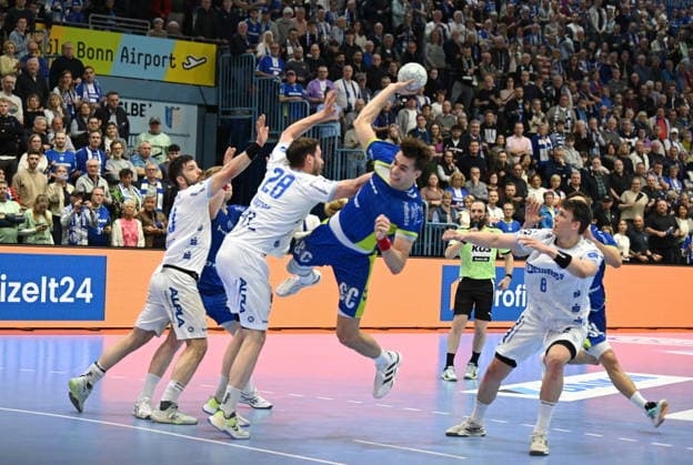 Julian Koester VfL Gummersbach 7 against Hendrik Wagner TBV Lemgo Lippe 28 scored the winning goal against TBV Lemgo Lippe VfL Gummersbach vs TBV Lemgo Lippe, Handball, Daikin 1 Bundesliga, 24 Matchday, Season 2025 2026, Schwalbe Arena Gummersbach, 05 03 2026 VfL Gummersbach vs TBV Lemgo Lippe, Handball, Daikin 1 Bundesliga, 24 Matchday, Season 2025 2026, Schwalbe Arena Gummersbach, 05 03 2026 Gummersbach Copyright: xEibner-Pressefoto JuergenxAugstx EP_JAT