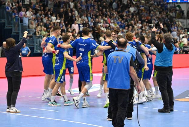 VfL Gummersbach players celebrate their home win against TBV Lemgo VfL Gummersbach vs TBV Lemgo Lippe, Handball, Daikin 1 Bundesliga, Matchday 24, Season 2025 2026, Schwalbe Arena Gummersbach, 05 03 2026 VfL Gummersbach vs TBV Lemgo Lippe, Handball, Daikin 1 Bundesliga, Matchday 24, Season 2025 2026, Schwalbe Arena Gummersbach, 05 03 2026 Gummersbach Copyright: xEibner-Pressefoto JuergenxAugstx EP_JAT
