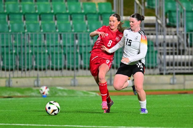 Hammarby IP STOCKHOLM, SWEDEN - MARCH 05: Kamma Bundgaard Fredsted of Denmark and Laura Dafinger of Germany in a battle for the ball during the UEFA Womens U17, U 17 EURO Qualifier, EM, Europameisterschaft football match between Germany and Denmark at Hammarby IP on March 5, 2026 in Stockholm, Sweden. (Peter Sonander SPP) Copyright: xPeterxSonanderx xSPPx spp-en-PeSoSp-PSon-20260305-183622_PS_6276.JPEG