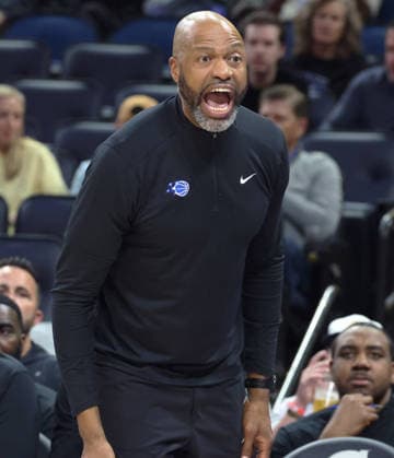 March 5, 2026, Orlando, Fl - Florida, USA: Orlando Magic coach Jamahl Mosley yells during the Dallas Mavericks at Orlando Magic NBA, Basketball Herren, USA game at the Kia Center on Thursday, March 5, 2026, in Orlando, Florida. Orlando USA - ZUMAm67_ 20260305_zaf_m67_011 Copyright: xStephenxM.xDowellx