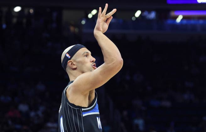 March 5, 2026, Orlando, Fl - Florida, USA: Orlando Magicguard Jalen Suggs finishes a 3-point shot against the Dallas Mavericks during the NBA, Basketball Herren, USA game at the Kia Center on Thursday, March 5, 2026, in Orlando, Florida. Orlando USA - ZUMAm67_ 20260305_zaf_m67_017 Copyright: xStephenxM.xDowellx