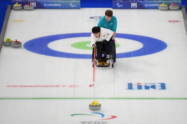 (260306) -- CORTINA D AMPEZZO, March 6, 2026 -- Yang Jinqiao of China competes during the wheelchair curling mixed doubles round robin session 3 match between China and Italy at the Milan-Cortina 2026 Paralympic Winter games, Winterspiele,Spiele, Summer games in Cortina D ampezzo, Italy, March 5, 2026. ) (SP)ITALY-CORTINA D AMPEZZO-PARALYMPIC WINTER GAMES-WHEELCHAIR CURLING-MIXED DOUBLES LianxYi 