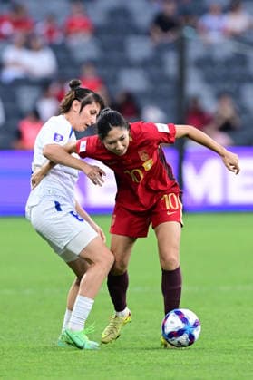 SOCCER ASIAN CUP UZBEKISTAN CHINA, Wang Yanwen of China is tackled by Ablyakimova Ilvina of Uzbekistan during the AFC Women™s Asian Cup Group B match between Uzbekistan and China at CommBank Stadium in Sydney, Friday, March 6, 2026. ( NO ARCHIVING, EDITORIAL USE ONLY SYDNEY NEW SOUTH WALES AUSTRALIA  Copyright: xDEANxLEWINSx 20260306192689931420