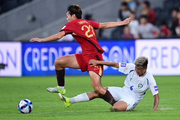 SOCCER ASIAN CUP UZBEKISTAN CHINA, Asadova Dilrabo of Uzbekistan slides in to tackle Shao Ziqin of China during the AFC Women™s Asian Cup Group B match between Uzbekistan and China at CommBank Stadium in Sydney, Friday, March 6, 2026. ( NO ARCHIVING, EDITORIAL USE ONLY SYDNEY NEW SOUTH WALES AUSTRALIA  Copyright: xDEANxLEWINSx 20260306110384553075
