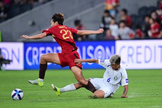 SOCCER ASIAN CUP UZBEKISTAN CHINA, Asadova Dilrabo of Uzbekistan slides in to tackle Shao Ziqin of China during the AFC Women™s Asian Cup Group B match between Uzbekistan and China at CommBank Stadium in Sydney, Friday, March 6, 2026. ( NO ARCHIVING, EDITORIAL USE ONLY SYDNEY NEW SOUTH WALES AUSTRALIA  Copyright: xDEANxLEWINSx 20260306114623193198
